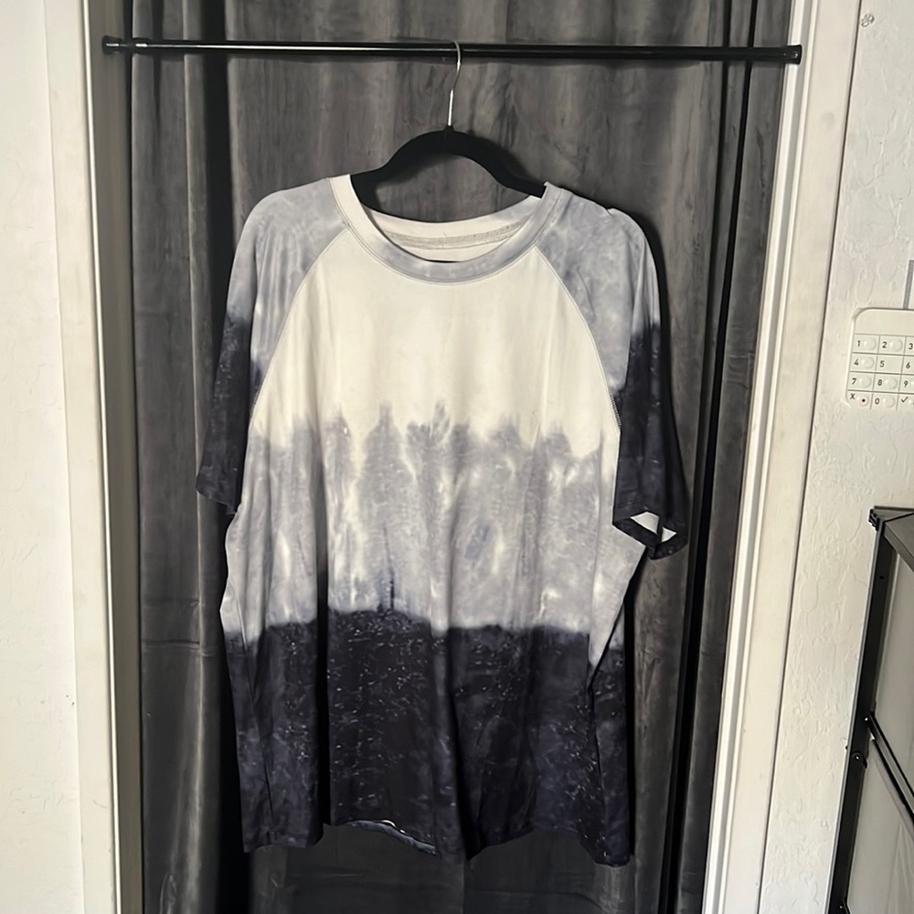 womens blue and white T-shirt